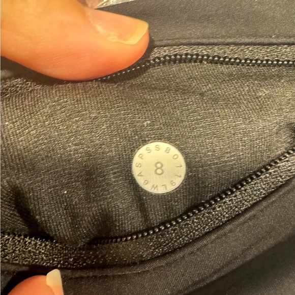 Black and blue lululemon mesh leggings - Picture 5 of 5